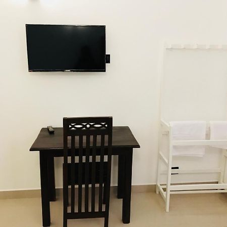 Royal White Tourist Rest Hotel Anuradhapura Eksteriør billede