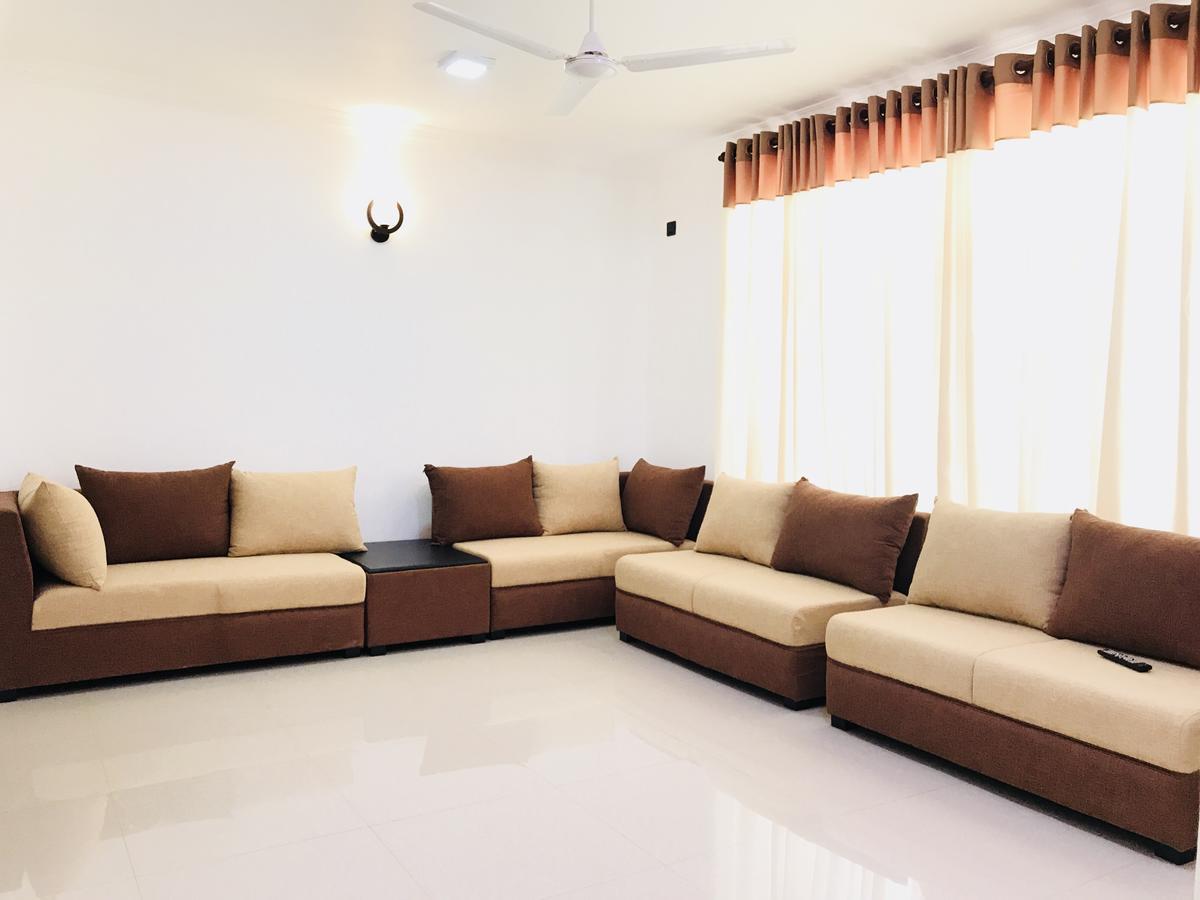 Royal White Tourist Rest Hotel Anuradhapura Eksteriør billede