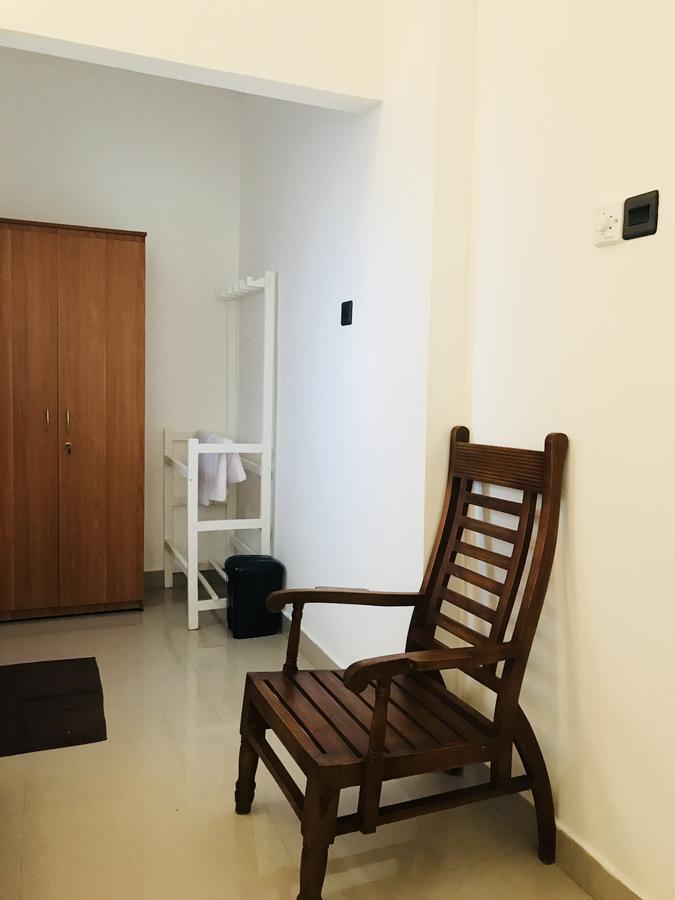 Royal White Tourist Rest Hotel Anuradhapura Eksteriør billede