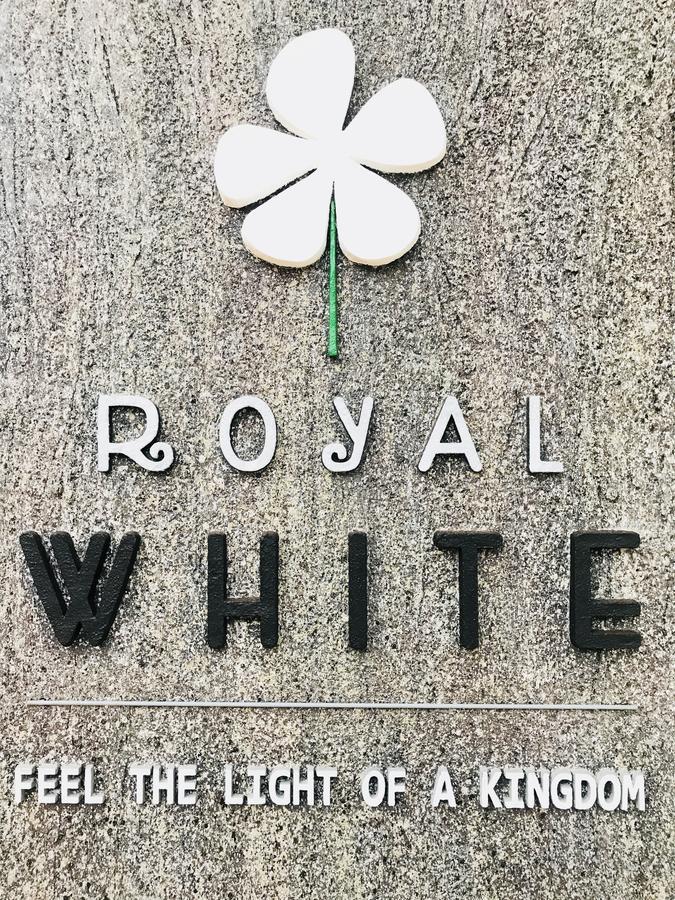 Royal White Tourist Rest Hotel Anuradhapura Eksteriør billede