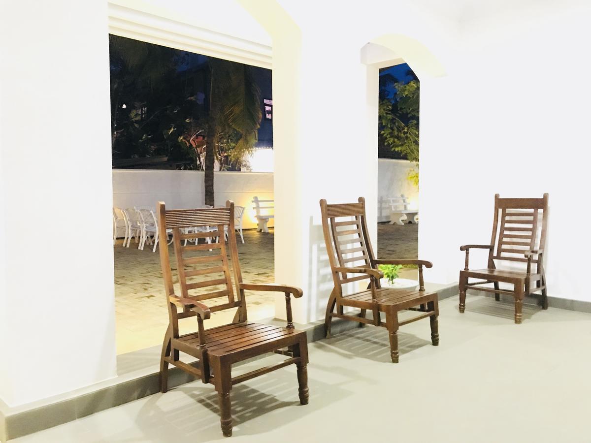 Royal White Tourist Rest Hotel Anuradhapura Eksteriør billede